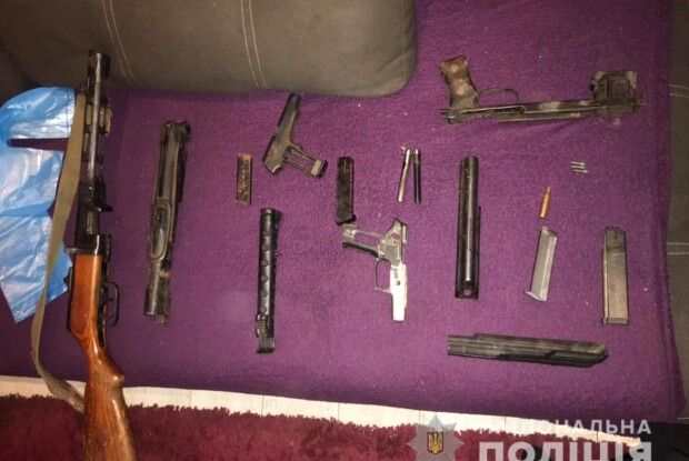 Гвинтівка, пістолет-кулемет, набої: у жителя Луцька вилучили зброю та боєприпаси