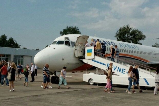 Рівненський аеропорт, попри свої мільйонні борги, робить півмільйонні знижки для авіакомпаній