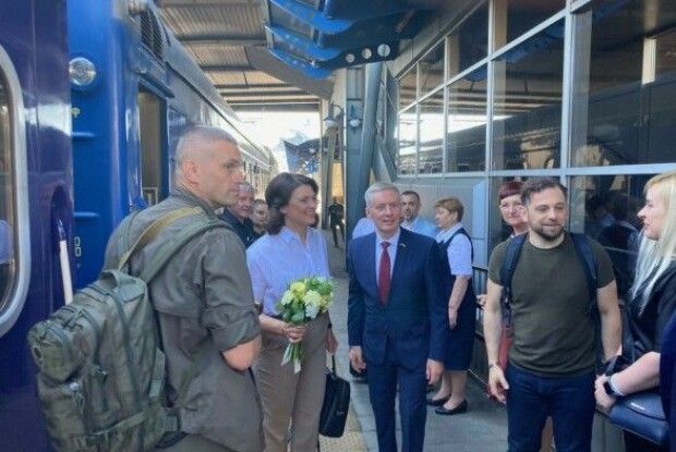 Сьогодні пройде другий саміт перших леді та джентльменів: до Києва почали прибувати гості