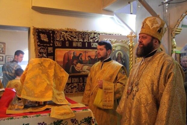 У храмі на Черничах в митрополита Луцького і Волинського Михаїла відібрали архієрейський жезл (фото)