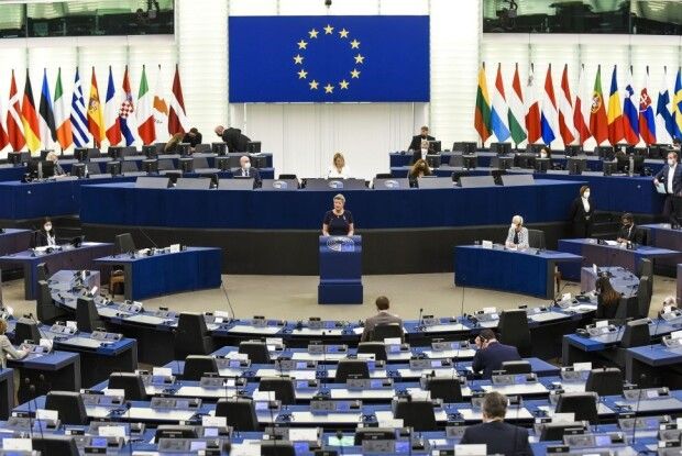 Європарламент рекомендував надати Україні статус кандидата у члени ЄС
