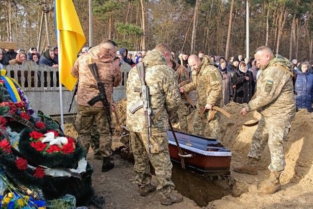 На Рівненщині громада попрощалася з 30-річним Героєм (Фото)