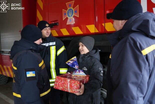 Волинські рятувальники відвідали дітей поранених колег