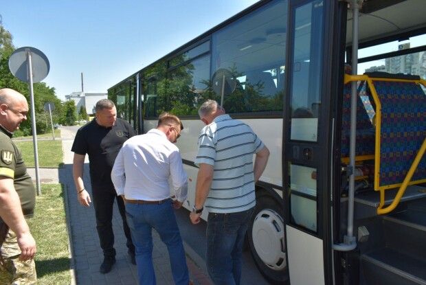З Волині військовим передали автобус для перевезення поранених бійців