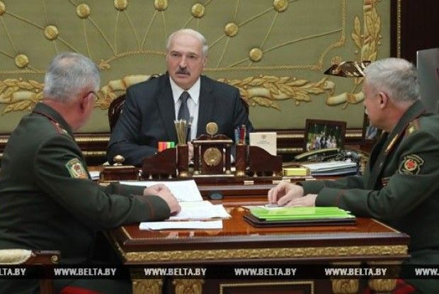 Лукашенко зібрав закрите засідання, присвячене тиску з боку Росії
