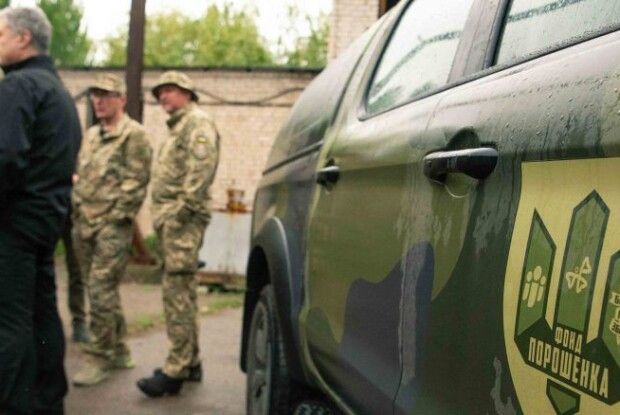 Порошенко передав пікапи, генератори і «Старлінки» у 28-му бригаду, яка прикриває Миколаїв та Одесу