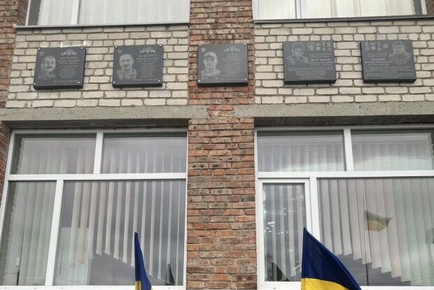 У громаді на Волині відкрили меморіальну дошку загиблому захиснику (Фото)