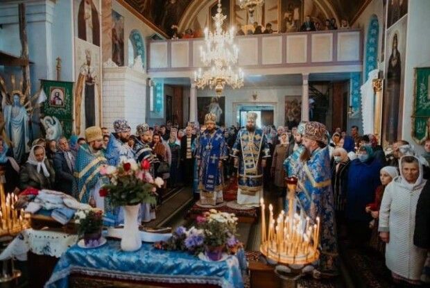 На Рівненщині вшанували ікону, яка «допомагає народити дитину»