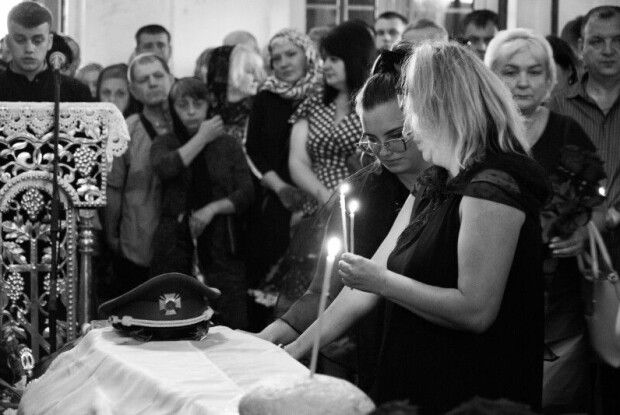 Луцьк попрощався із загиблим на війні старшим лейтенантом (Фото) 