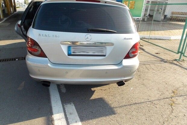 «Мерседес», що перебував у міжнародному розшуку знайшли українські прикордонники