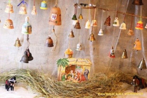 У колекції дзвоників відомої волинянки є і подарований від ветеранки російсько-української війни 