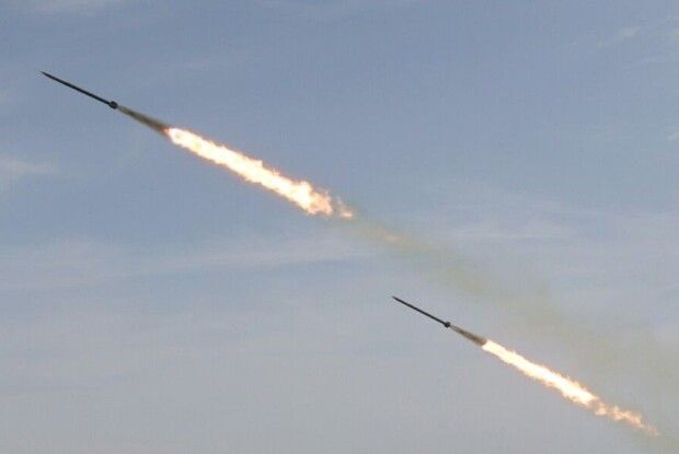 росія атакує Київ ракетами: є влучання в дитячий медзаклад