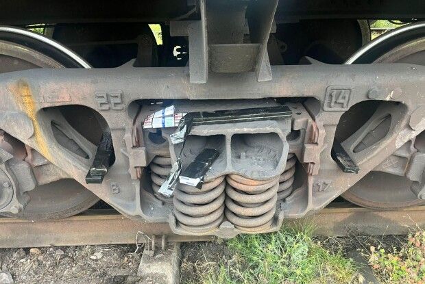 Волинські митники знову перехопили «Compliment» без акцизу