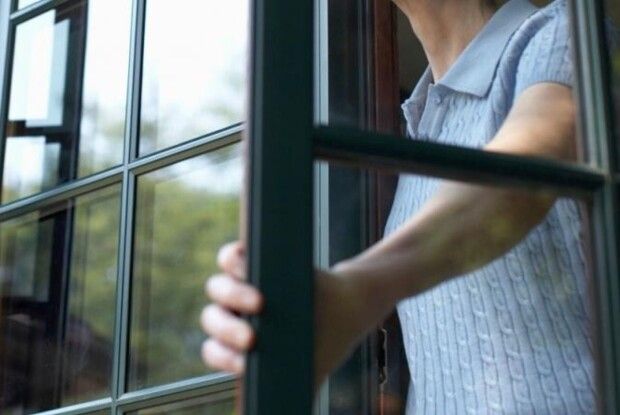 У Луцьку жінка випала з 9 поверху