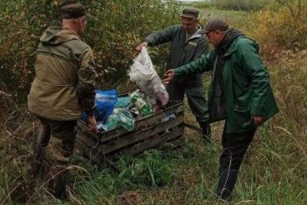 На Волині природоохоронці прибрали урочище «Перша Лядина» від сміття, яке там залишила якась ***дина