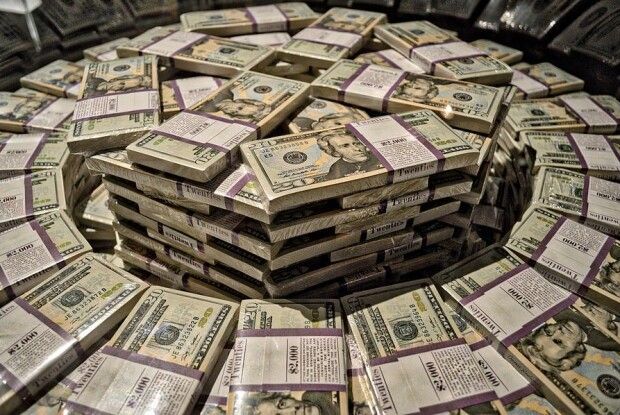 Вгадайте, хто став першим в історії футбольним мільярдером?