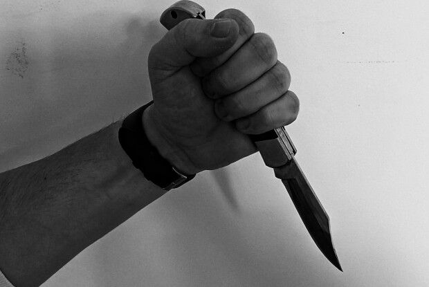 Потерпілий в лікарні довго не затримався: на Волині чоловік ударив родича ножем