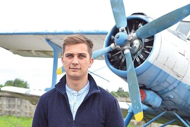 Молодий волинський агроном Олександр Шумський сів за штурвал… літака, щоб допомогти у боротьбі з пожежами (Відео)