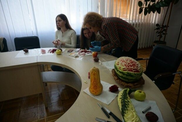 Карвінг, бізіборди, дари Фребеля: майбутні педагоги займалися творчістю і переймали досвід практикуючих колег