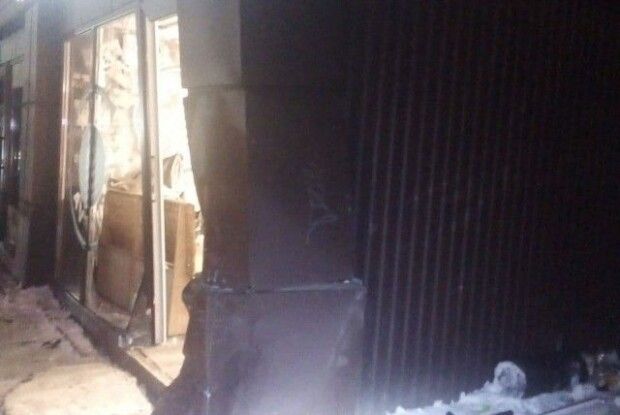 Хизувався: у Луцьку BMW X5 на швидкості влетів у відому кав'ярню (Фото)