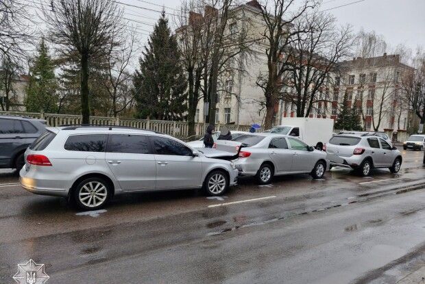В обласному центрі Волині сталася ДТП за участю трьох автомобілів