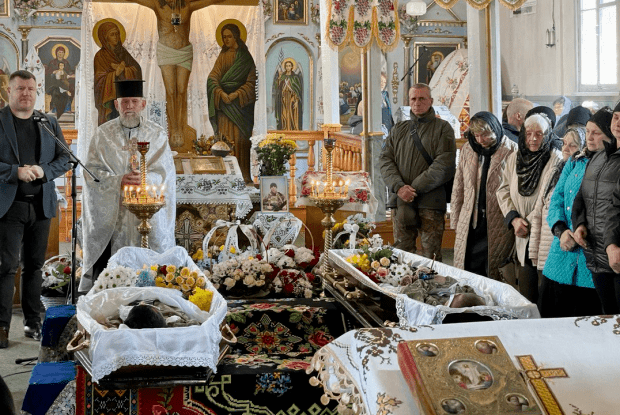 Громада на Волині провела в останню дорогу двох Героїв (Фото)