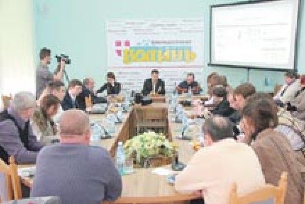 ЖУРНАЛІСТИ З КРАЮ ТЕРИКОНІВ НЕ ЗНАЙШЛИ У НАС БАНДЕРІВЦІВ