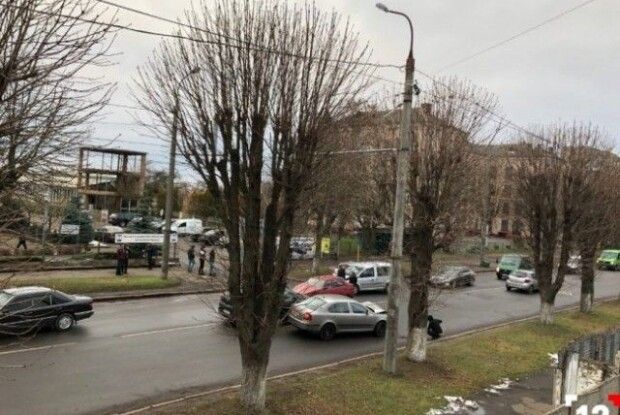 У Луцьку – ДТП: зіткнулися автомобілі «Skoda» з «КІА» 