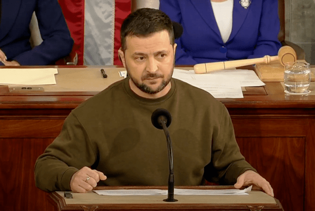 Зеленський розповів, чи планує він нові поїздки за кордон