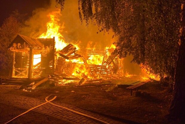 На Рівненщині вщент згоріла старовинна церква