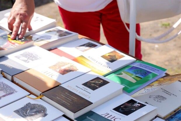 У місті на Волині продаватимуть книги, щоб допомогти захисникам