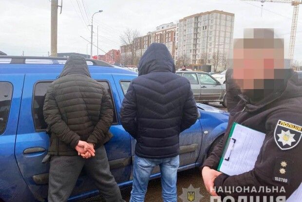 У Рівному затримали двох шахраїв, які ошукали жінку на понад 140 тисяч