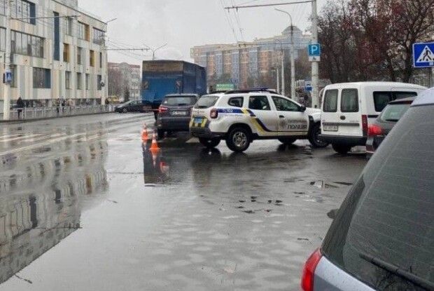 У центрі Луцька машина збила вагітну жінку 