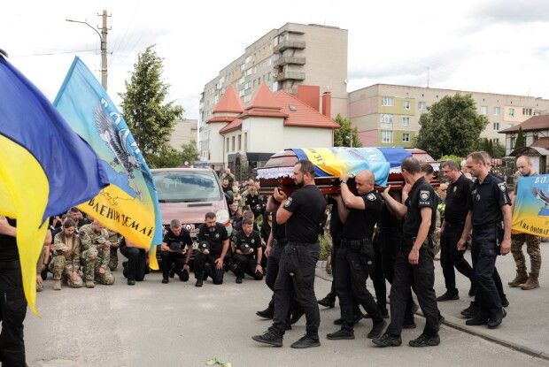 У Нововолинську попрощались із загиблим на війні поліцейським Сергієм Тлумачем