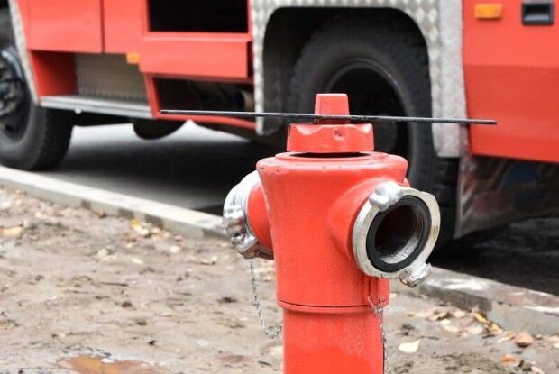 Як в Європі: у Луцьку на проспекті Волі встановили пожежні гідранти нового зразка 