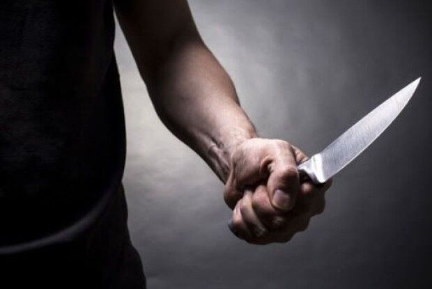 У Луцьку злодій заліз у квартиру і погрожував господареві ножем