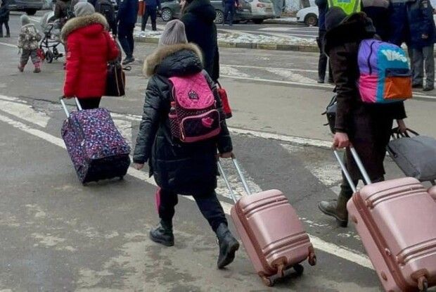 «Кілька днів із чотирма дітьми йшли пішки до Запоріжжя із Маріуполя»