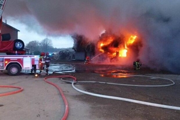 У Польщі сталася велика пожежа у будинку, де мешкали 33 біженці з України (Фото)
