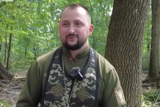 Волинські капелани розповіли про те, як підтримують воїнів у зоні бойових дій (Відео)