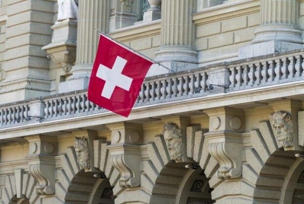 Швейцарці на референдумі відхилили суворіший нейтралітет: країна може й надалі вводити санкції проти РФ 