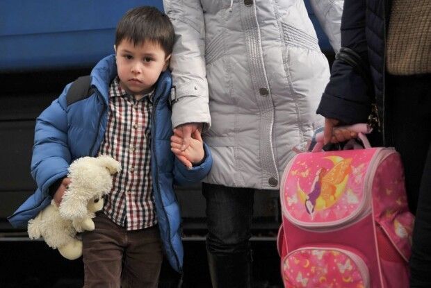 Від перегляду фільмів до концертів: так у волинському місті допомагають діткам-переселенцям забути жахіття війни