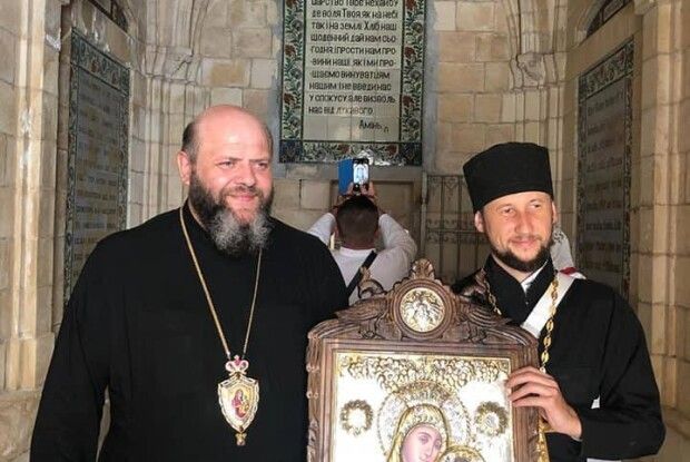 Сьогодні до Луцька прибуває мироточива ікона