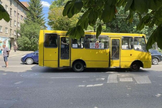На Волині – ДТП: ВАЗ влетів у маршрутку з пасажирами (Фото)