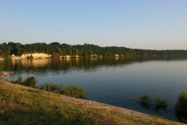 Прокуратура вимагає знести базу відпочинку на Рівненщині
