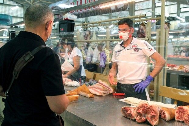 У Києві через спеку заборонили продавати молочні продукти, рибу, ковбасу та торти