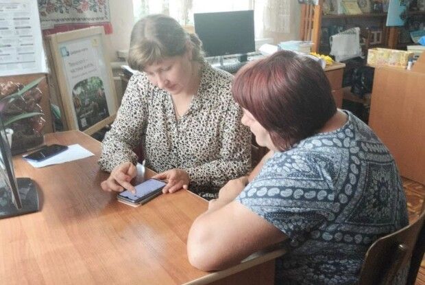 Волинських жінок поважного віку реєстрували в Facebook і вчили користуватися Viber