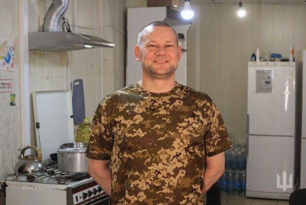 Батько чотирьох дітей звільнився з роботи у Литві, щоб служити у «Сталевій Сотці»