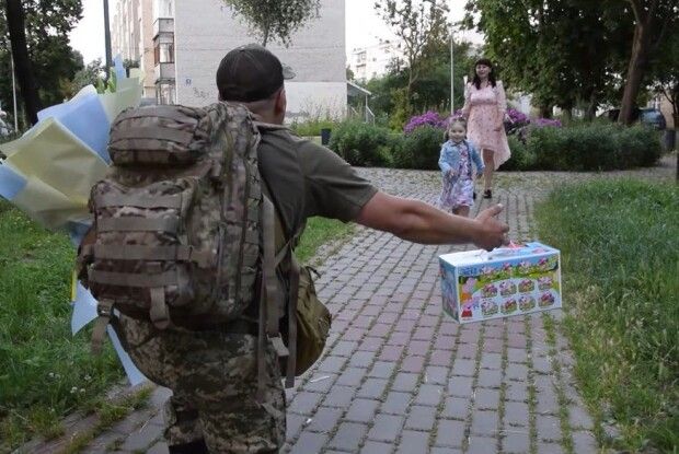 Держприкордонслужба показала, як військовий з Волині зустрівся з рідними