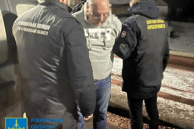 Житель Рівного долучив до наркобізнесу знайомих