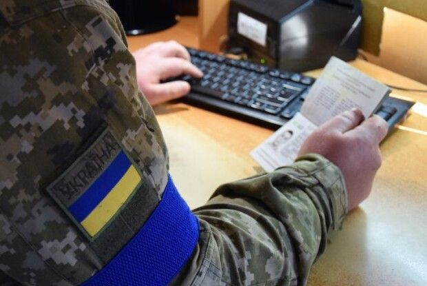 Через Волинську митницю було майже три сотні спроб виїхати з підробленими документами 